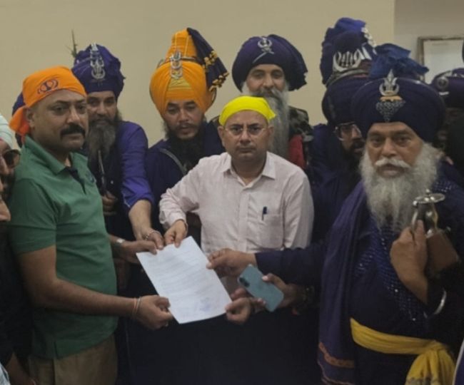 पांवटा-कुल्हाल बॉर्डर पर तीसरे दिन भी डटे 200 निहंग, सरकार को 48 घंटे का अल्टीमेटम; पुलिस-प्रशासन अलर्ट