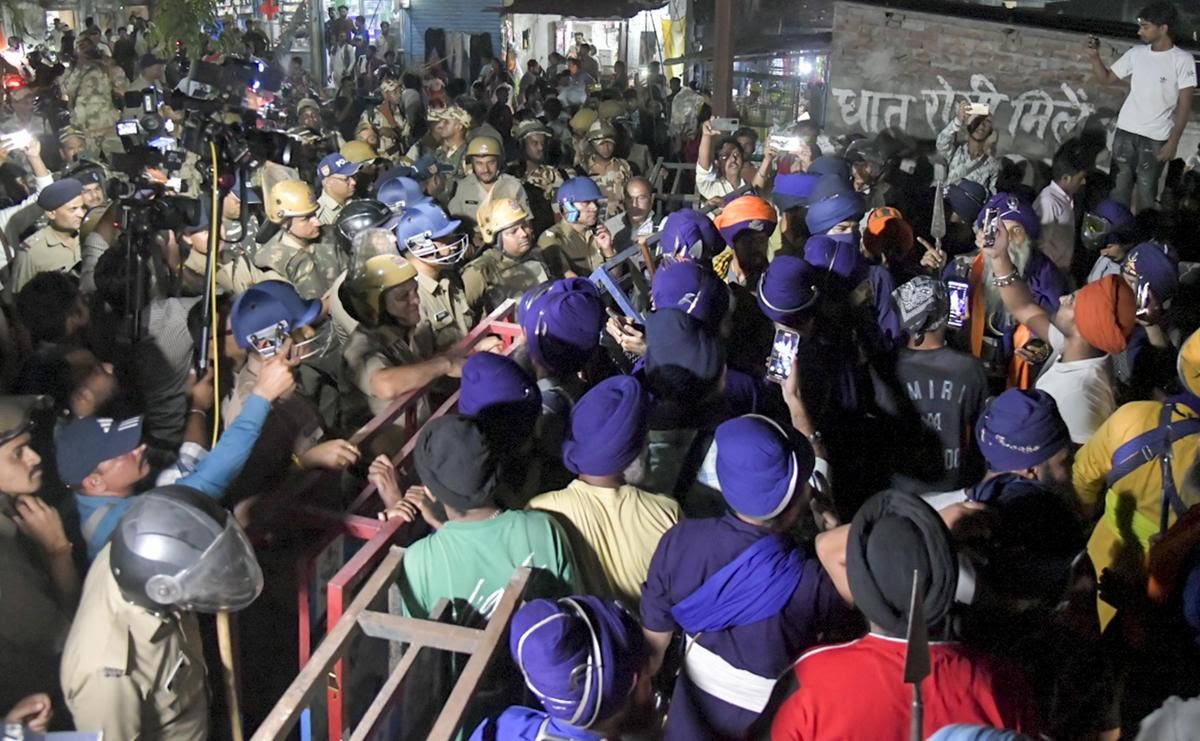 क़ानून व्यवस्था बनाये रखने और सरकार की निष्पक्ष और प्रभावी कार्रवाई से सभी पक्ष संतुष्ट