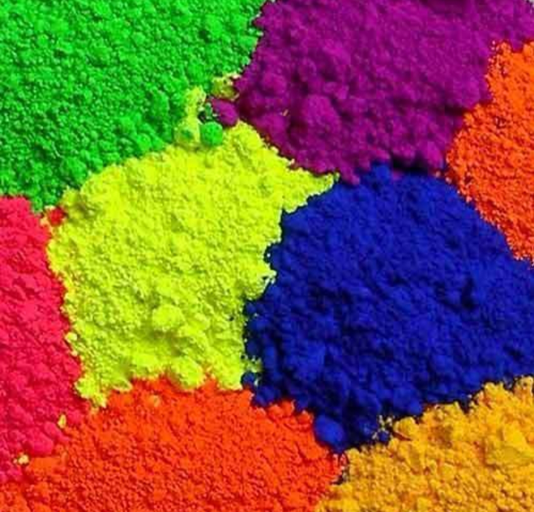 महिला समूह द्वारा तैयार किये जा रहे होली के ऑर्गेनिक रंग