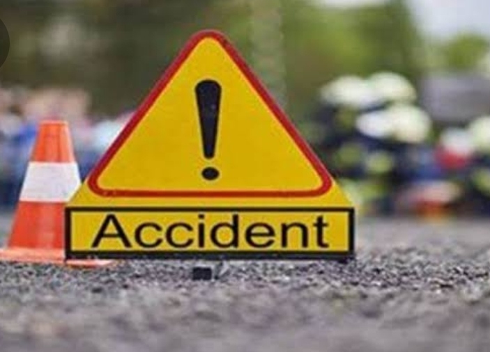 तेज रफ्तार कार गहरी खाई जा गिरी, एक की मौत दो घायल