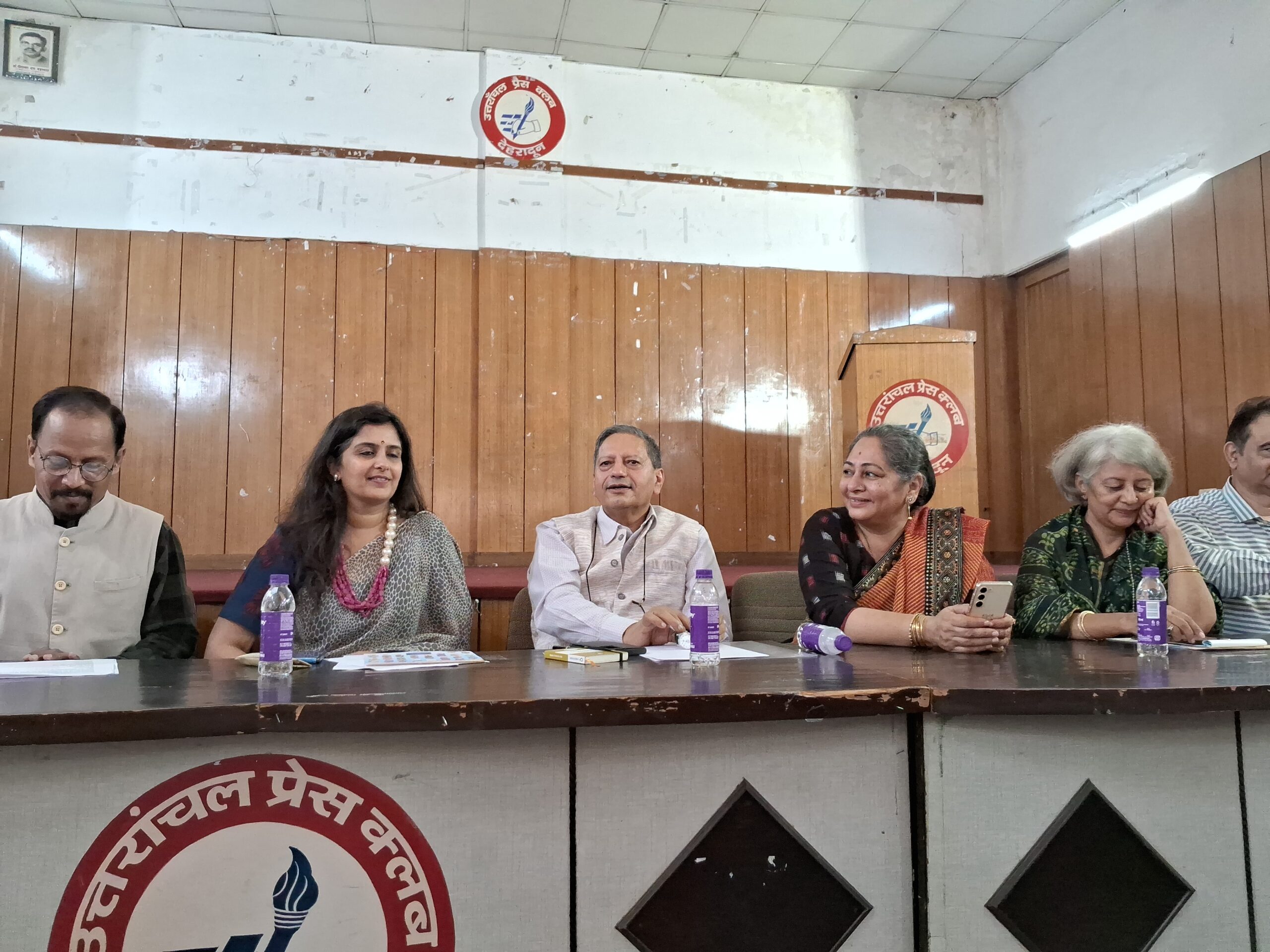 पूर्व आईएएस डॉ संजीव चोपड़ा ने वैली ऑफ वर्ड्स अवार्ड्स के विजेताओं के बारे में बताया