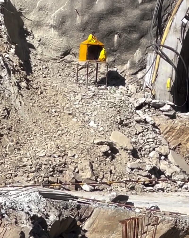 सिलक्यारा टनल के लिए अब भगवान का सहारा