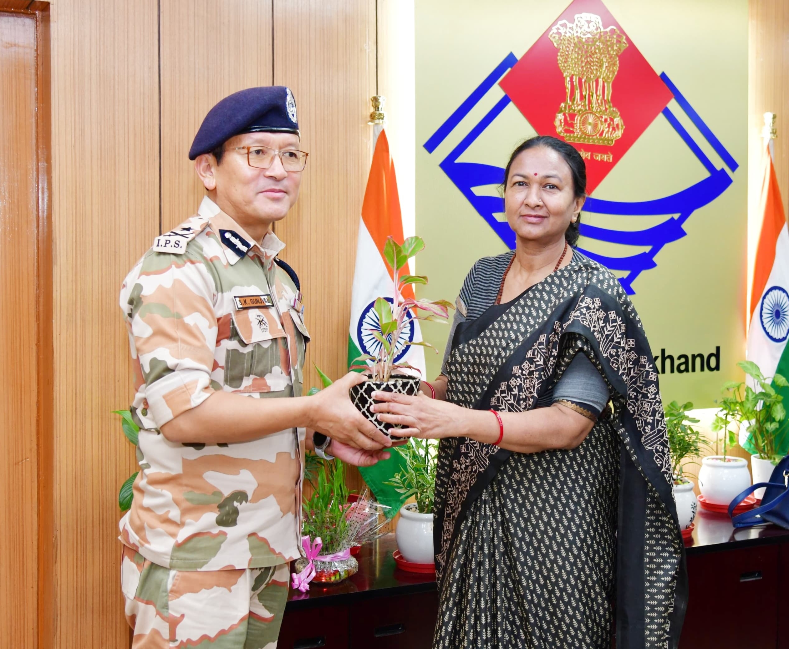 CS राधा रतूड़ी से ITBP महानिरीक्षक संजय गुंज्याल ने की मुलाकात