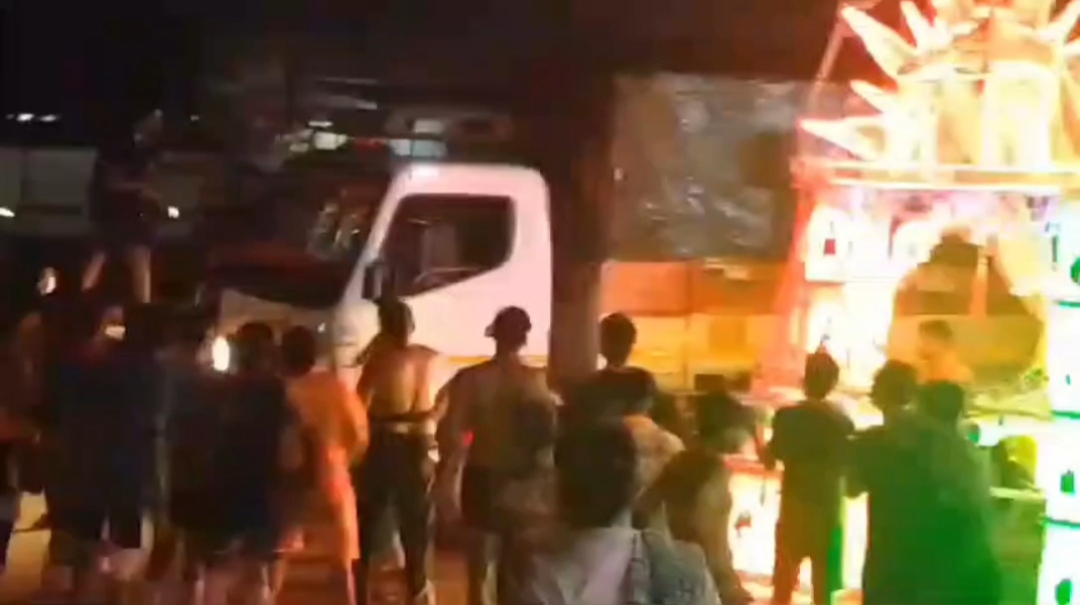 कांवड़ियों का हुड़दंग: ट्रक से हल्की टक्कर लगने पर चालक को पीटा, वाहन में की तोड़फोड़