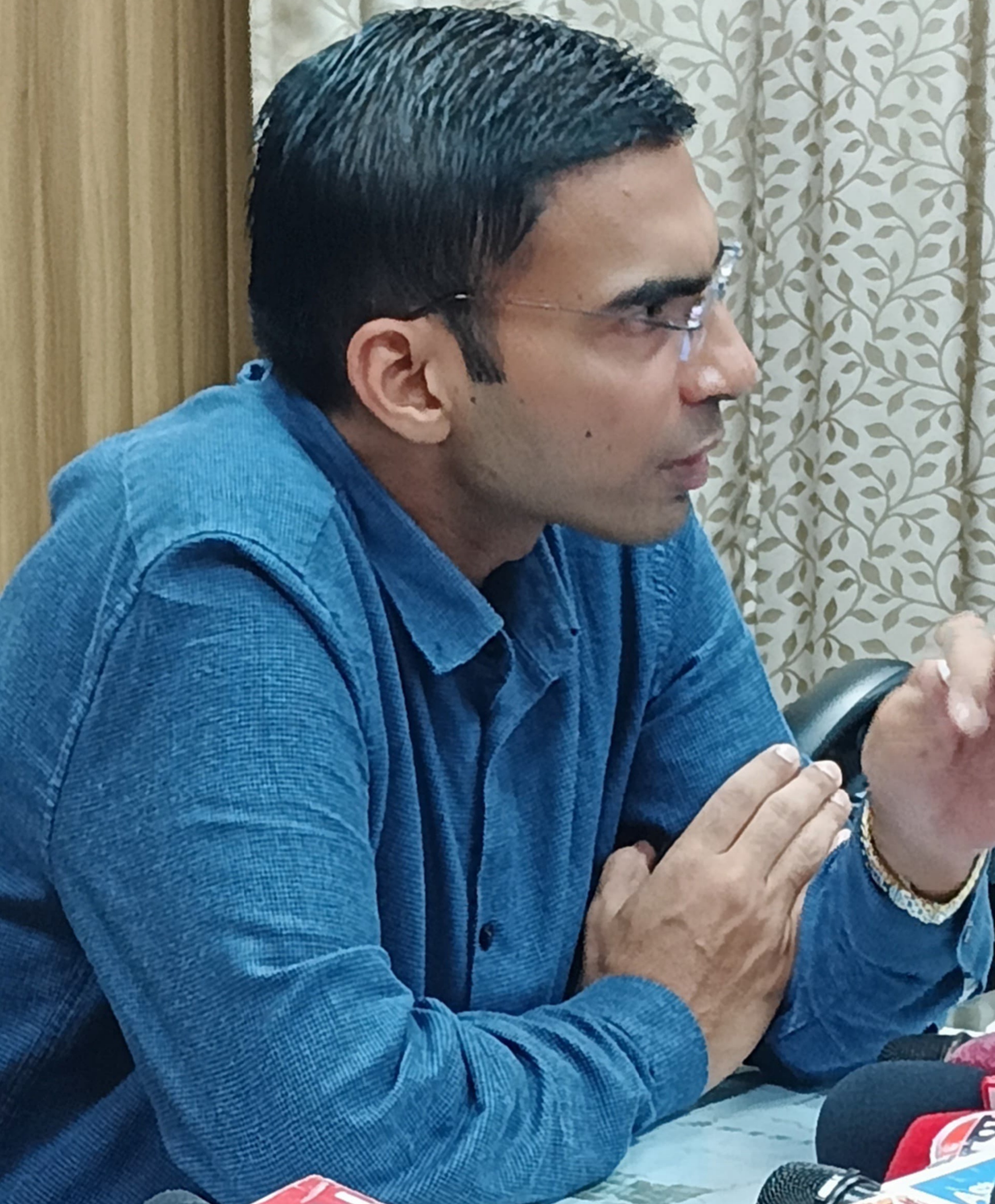 कार्यशैली: सिर्फ निरीक्षण या निर्देशों तक सीमित नही..