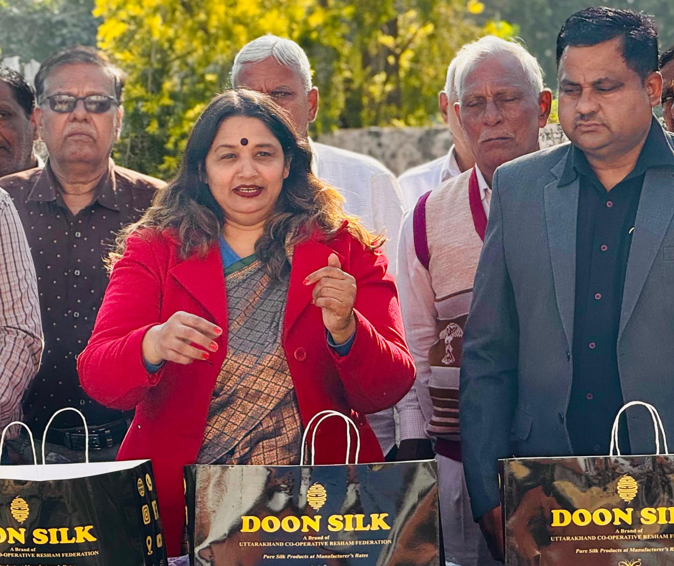बड़ी खबर : दून सिल्क ब्रांड की जानकारी से पभावित गुजरात से देहरादून पहुंचे 50 सदस्य पैक्स समिति का दल..