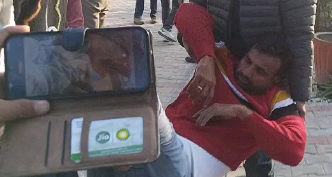 खानपुर विधायक के कार्यालय पर फायरिंग, माहौल तनावपूर्ण..