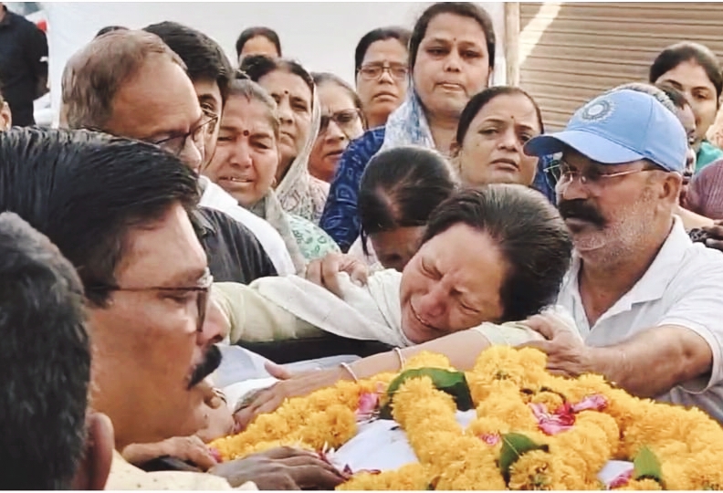 आखिरी विदाई में नम हुईं आंखें: पहलगाम हमले में शहीद सुशील नथानियल का इंदौर में अंतिम संस्कार, मां और पत्नी बिलख-बिलख कर रोती रहीं