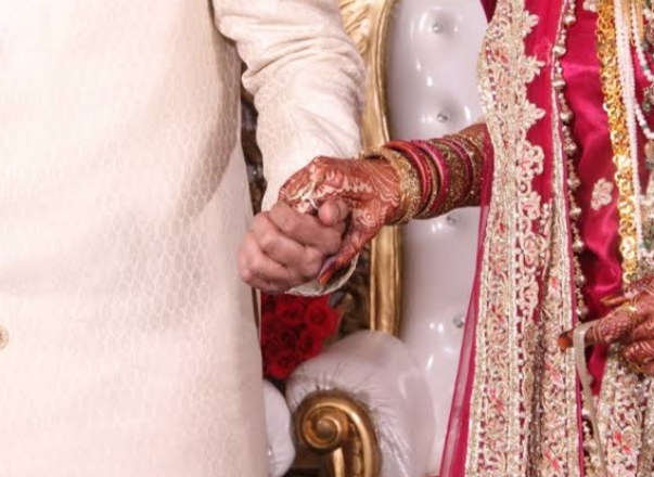 बड़ी खबर: गोंडा में फिर दोहराई गई ‘सास भाग गई दूल्हे संग’ की कहानी, शादी का मैदान बना नए ट्रेंड का गवाह!