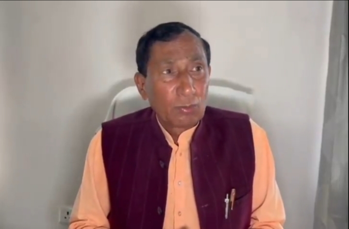 डीडीहाट में सरकारी निर्माण में घोटाला! विधायक बिशन सिंह चुफाल ने पकड़ी मिट्टी से चिनाई, प्रशासन पर उठे सवाल