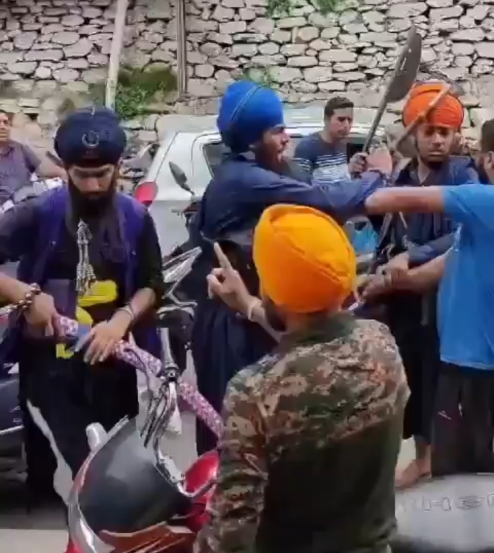 जोशीमठ में निहंग श्रद्धालुओं और स्थानीय लोगों के बीच झड़प, एक पुलिसकर्मी घायल