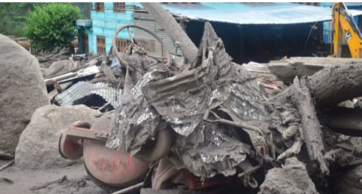 किश्तवाड़:30 घंटे मलबे में दबे रहने के बाद जिंदा निकले लंगर संचालक सुभाष चंद्र
