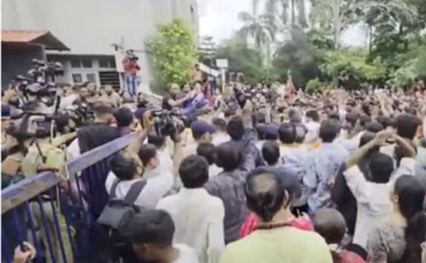 अहमदाबाद स्कूल में 10वीं के छात्र ने 8वीं के विद्यार्थी की हत्या, परिजनों का बवाल और तोड़फोड़