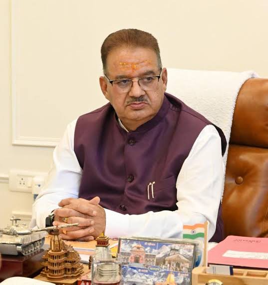 पीएमजीएसवाई की समीक्षा करते ग्रामीण विकास मंत्री गणेश जोशी