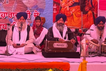 कीर्तन व अरदास से गूंजा गुरुघर