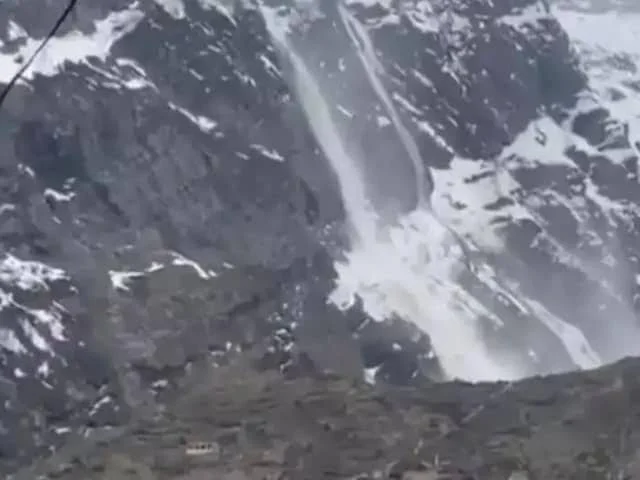 BREAKING NEWS चमोली : बद्रीनाथ धाम में ग्लेशियर टूटने से बड़ा हादसा, राहत कार्य जारी