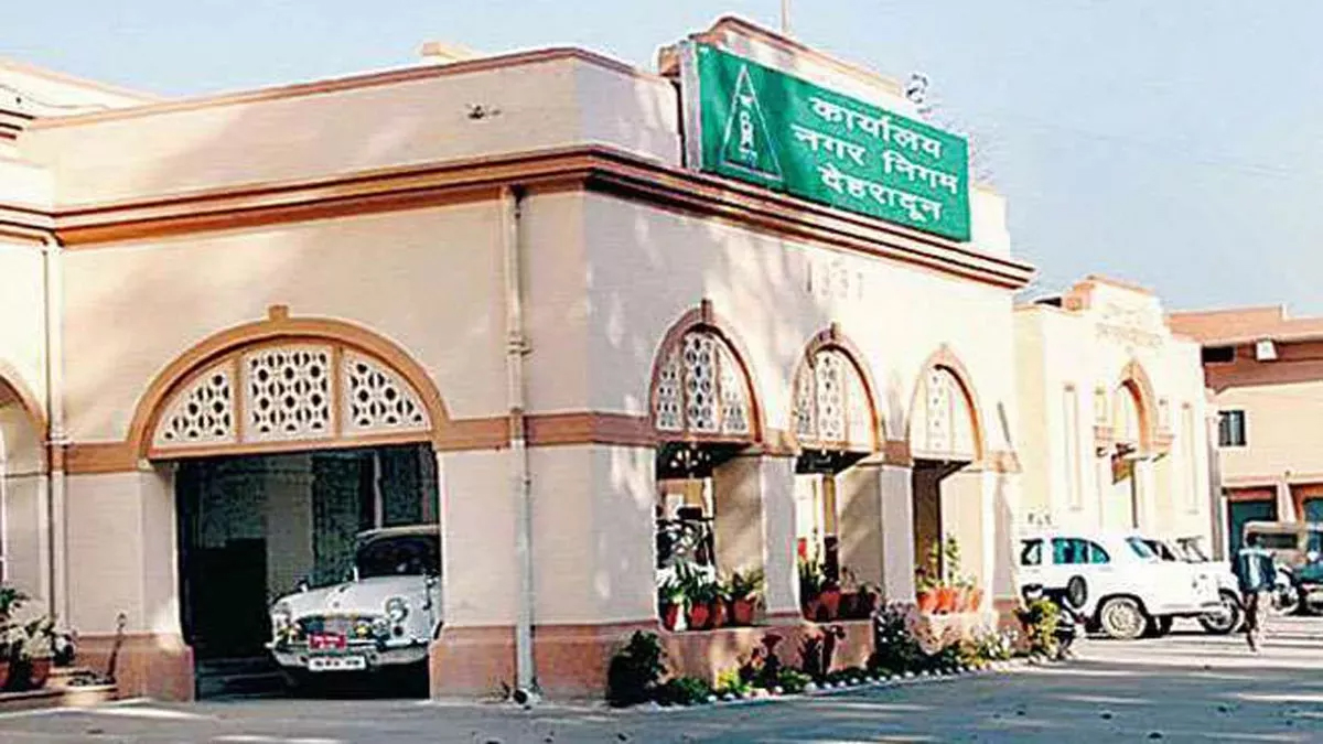 देहरादून में महिला सफाईकर्मी से मारपीट का आरोप: पंडितवाड़ी वार्ड के पार्षद पर केस दर्ज करने की मांग