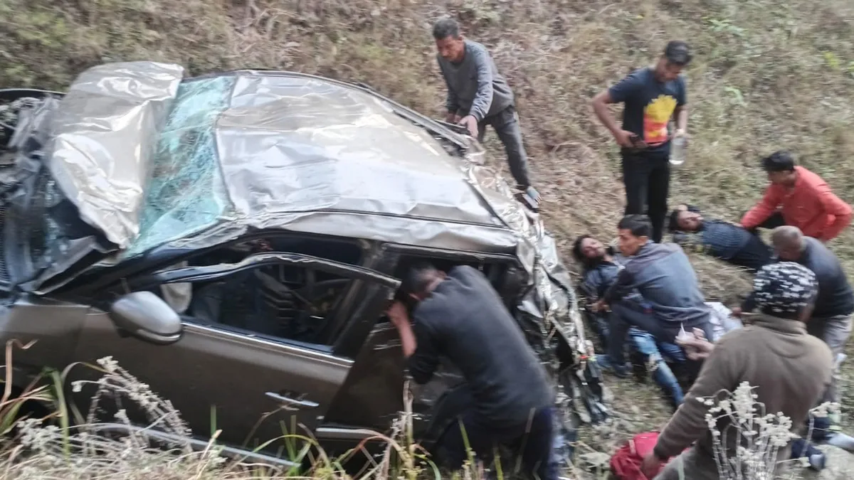 अल्मोड़ा में भीषण सड़क हादसा: शादी से लौट रही कार 100 मीटर गहरी खाई में गिरी,