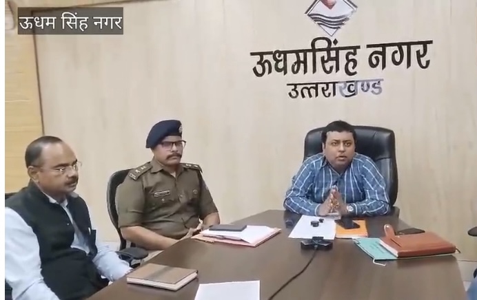अफवाहों पर न दें ध्यान, जिले में गैस सिलिंडर की कोई कमी नहीं: डीएम नितिन सिंह भदौरिया