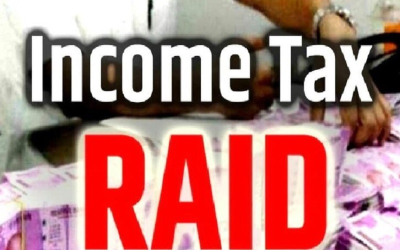देहरादून में आयकर विभाग का छापा: