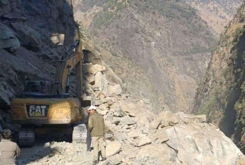 उत्तराखंड के धारचूला तवाघाट नेशनल हाइवे पर लैंडस्लाइड
