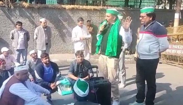 ‘जोगीवाला चौकी इंचार्ज द्वारा हरेंद्र बालियान के साथ हुई मारपीट पर किसान मोर्चा का प्रदर्शन, पुलिस ने की जांच शुरू’