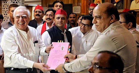 सिब्बल ने कांग्रेस छोड़ी, सपा के समर्थन से राज्यसभा जाएंगे, अखिलेश संग भरा पर्चा