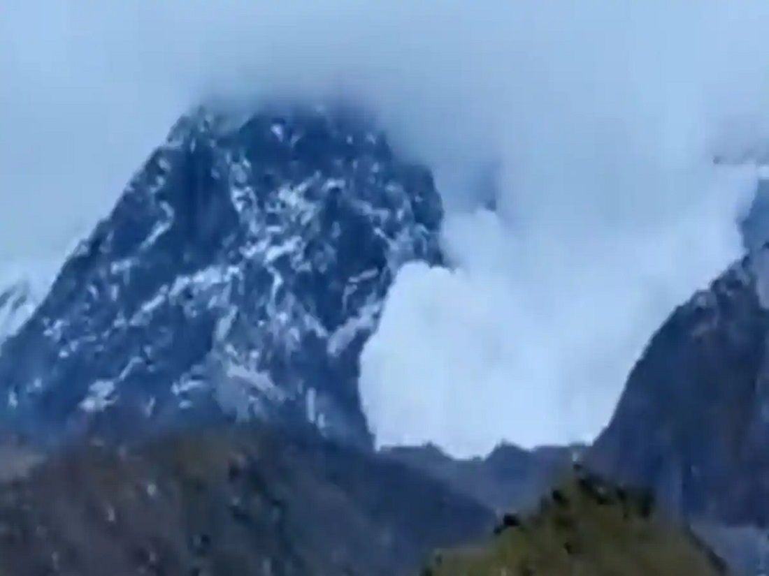 उत्तराखंड: केदारनाथ धाम के पास चौराबाड़ी क्षेत्र में हिमस्खलन  के कारणों और इसके प्रभावों का अध्ययन करने के लिए वैज्ञानिकों की टीम पहुंची केदारनाथ.