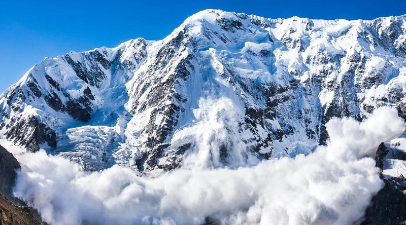 उत्तराखंड में चीन बॉर्डर पर भूस्खलन से कई सुरक्षा चौकियों से संपर्क टूटा, पर्यटक फंसे: