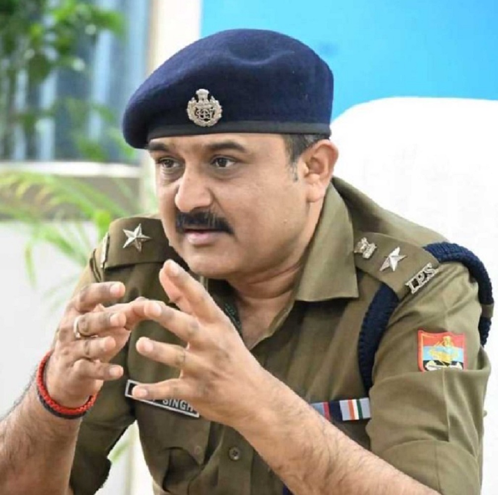 बड़ी अपडेट,, यहाँ पुलिस कप्तान ने पुलिस कर्मी को किया निलम्बित....