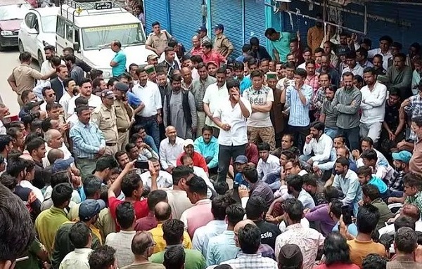 उत्तरकाशी में लव जिहाद को लेकर हिंदू संगठनों का आक्रोश थमने का नाम नहीं ले रहा: