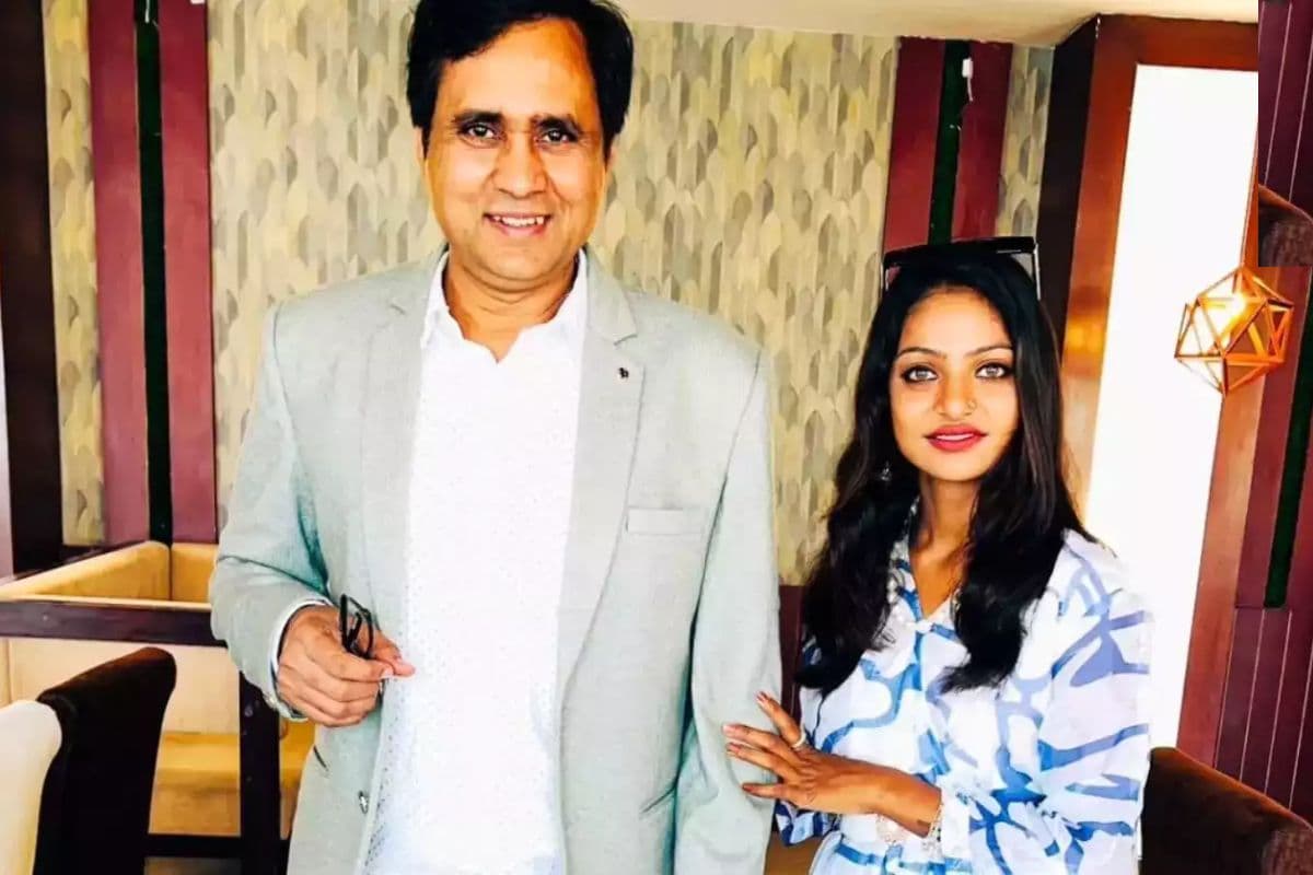 महाकुंभ वायरल गर्ल मोनालिसा को झटका, फिल्म हुई बंद! – डायरेक्टर सनोज मिश्रा रेप केस में गिरफ्तार