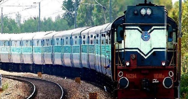उत्तराखंड से चलने वाली कई ट्रेनों को भारी बारिश के चलते रेलवे की रफ्तार पर लगा ब्रेक।।