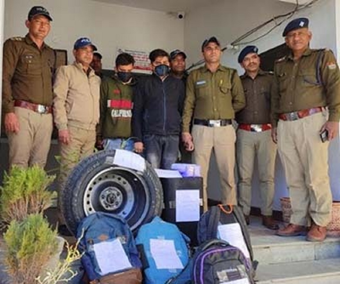 चोरी के सामान के साथ चार से अधिक कारों के शीशे तोड़ने वाले दो आरोपियों को पुलिस ने किया गिरफ्तार: मसूरी