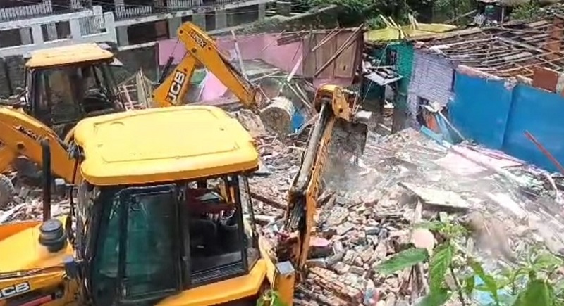 नैनीताल अतिक्रमण पर गरजा धामी बुलडोजर। ।