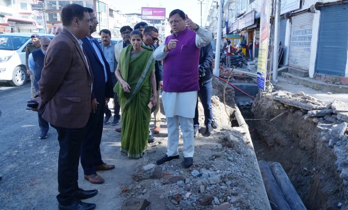 “मुख्यमंत्री ने नई दिल्ली से लौटते ही जौलीग्रांट से एफ.आर.आई सड़क निर्माण कार्यों एवं सौन्दर्यीकरण के कार्यों का किया स्थलीय निरीक्षण”