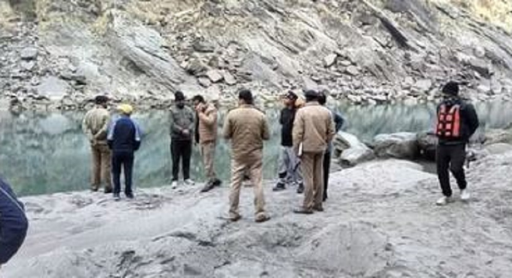 पौड़ी गढ़वाल में नदी किनारे खेल रहे बच्चे हुए हादसे का शिकार, पैर फिसलने से छोटा भाई बहा तो बड़े ने भी लगा दी छलांग: