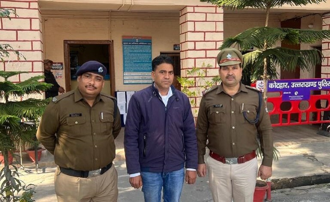 पौड़ी जिला पुलिस ने करीब 15 लाख रुपये के जमीन सौदे में वांछित एक व्यक्ति को राजस्थान के जयपुर से किया गिरफ्तार: