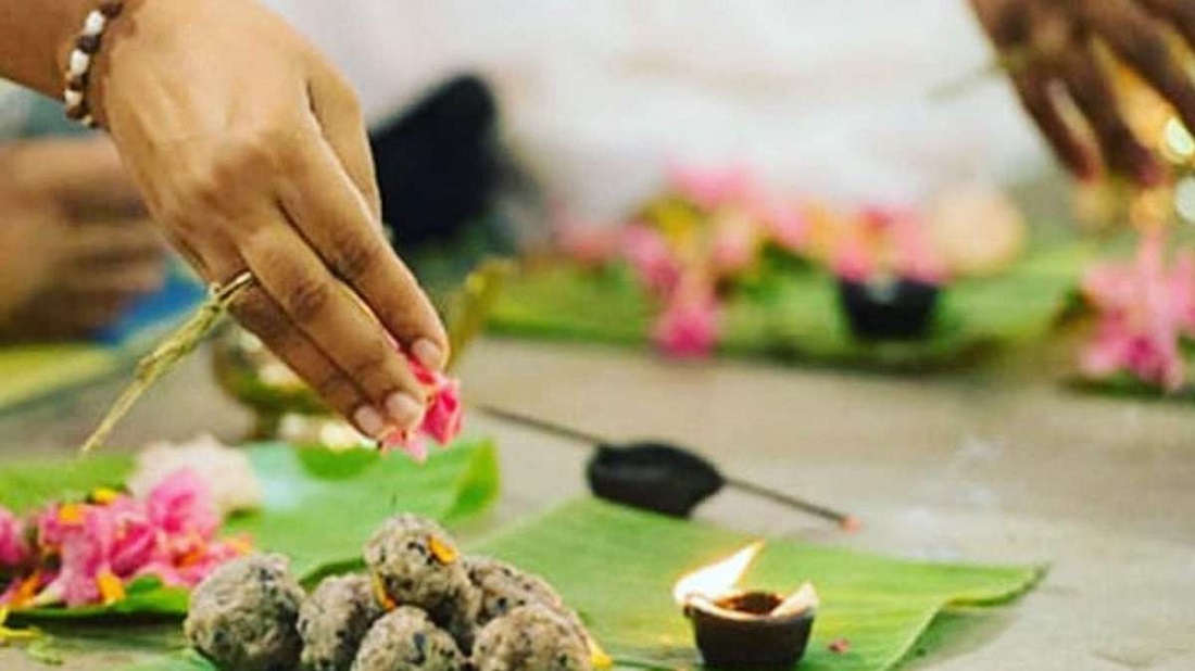 Pitra Paksha: पितृ पक्ष कुंवारा पंचमी श्राद्ध कल, इस दिन इन 6 चीजों के दान से खुश होंगे पितर.