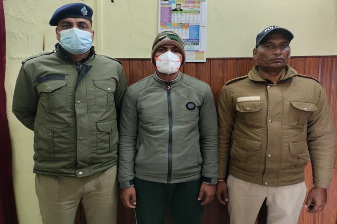 उत्तराखंड में डीजीपी अशोक कुमार के नाम पर ठगी करने वाले कुंवर के बेटे को पुलिस ने किया गिरफ्तार: