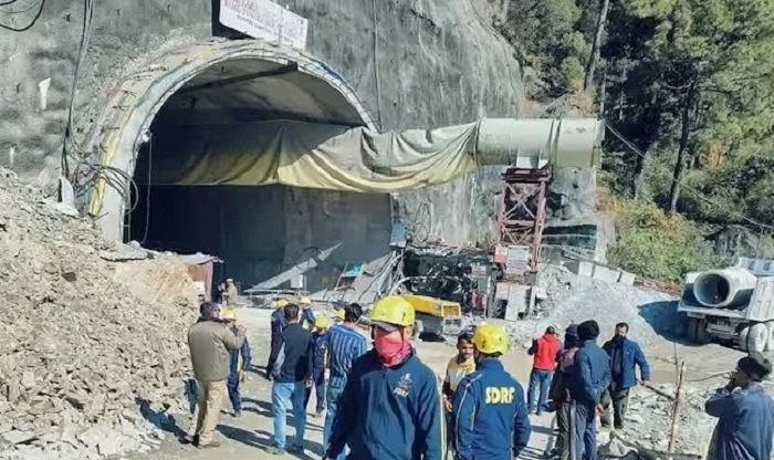 ‘सिल्क्यारा टनल में फंसे मजदूरों की जिंदगी पर कांग्रेस और भाजपा की राजनीति’