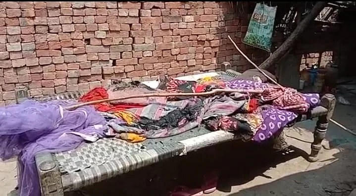 Pilibhit News : 1  बेटी से छेड़छाड़ की शिकायत करने पर पति-पत्नी पर एसिड अटैक, चौकी इंचार्ज संस्पेंड