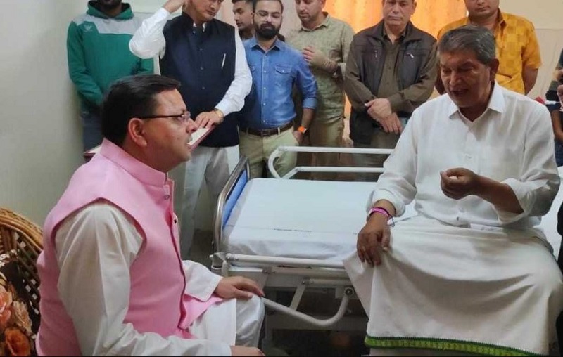 ‘दिल्ली से लौटे सीएम धामी ने पूर्व सीएम हरदा का जाना कुशलक्षेम’