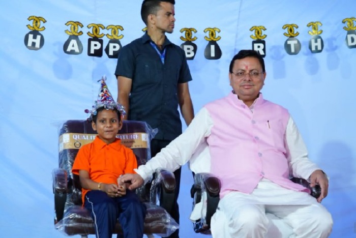 मुख्यमंत्री पुष्कर सिंह धामी के जन्मदिन का धमाल, नेताजी सुभाष चंद्र बोस आवास में खास सेलेब्रेशन