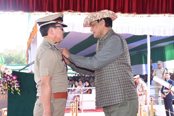 RASINING DAY PARADE में सम्मानित हुए IPS संजय गुंज्याल