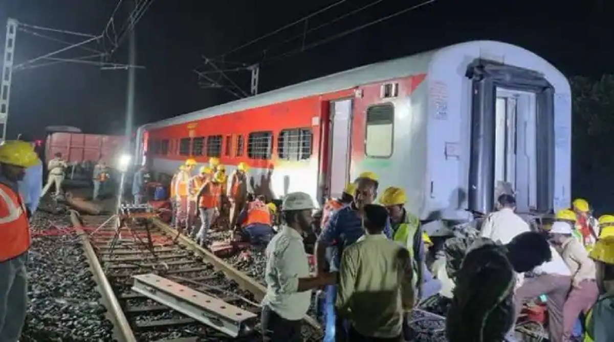 महाराष्ट्र के गोंदिया में रेल हादसा, पैसेंजर ट्रेन ने मालगाड़ी को मारी टक्कर; दो यात्री घायल.