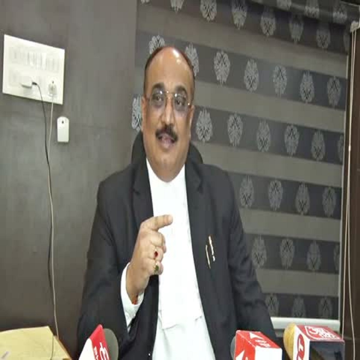 झारखंड हाईकोर्ट के अधिवक्ता राजीव कुमार गिरफ्तार, PIL वापस लेने के लिए 10 करोड़ रुपये मांगने का लगा आरोप
