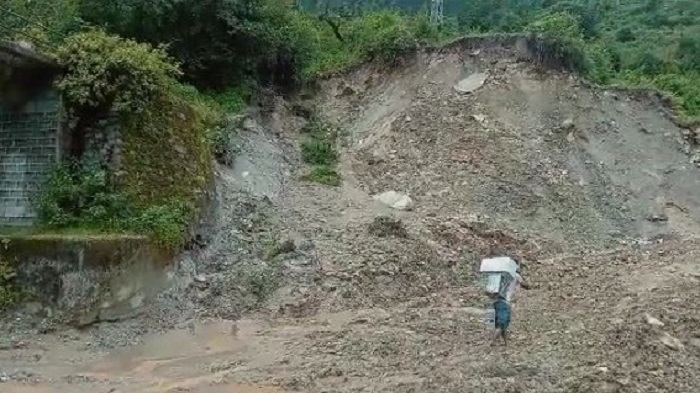 जोशीमठ कल्प घाटी: एक विकास कथा में सड़क की स्थिति। ।