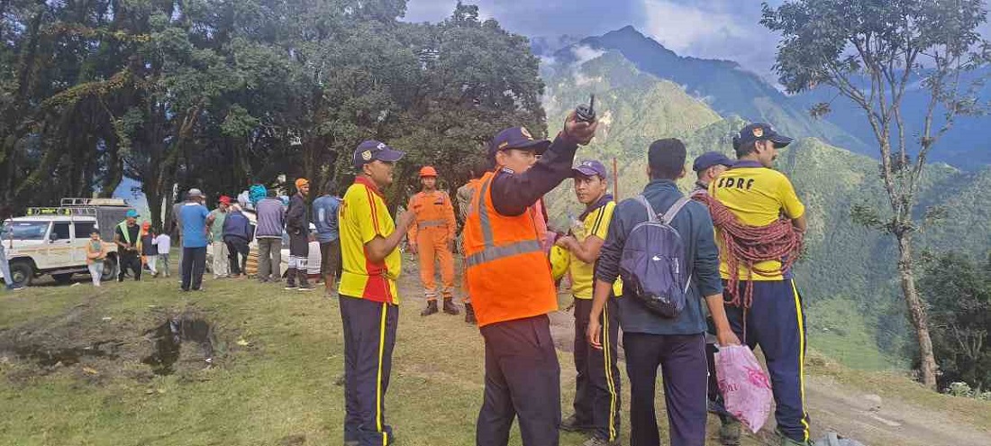 उत्तराखंड पिथौरागढ़ द्वारा SDRF टीम को सूचित किया गया कि गुरना मंदिर के पास भूस्खलन से आये मलवे के कारण मार्ग अवरुद्ध होने से सैकड़ो लोग फंस गए, एसटीआरएफ़ टीम ने लोगों को सुरक्षित पार कराया.