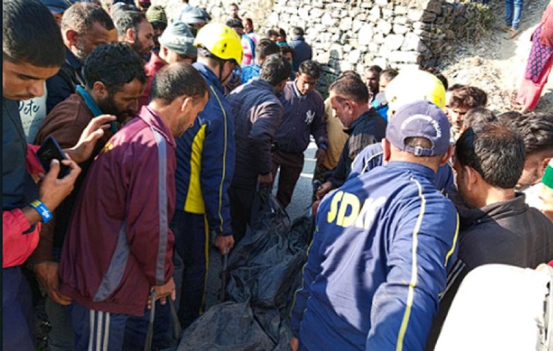 देहरादून के सहिया में खाई में गिरा व्यक्ति, एसडीआरएफ़ ने बरामद किया शव: